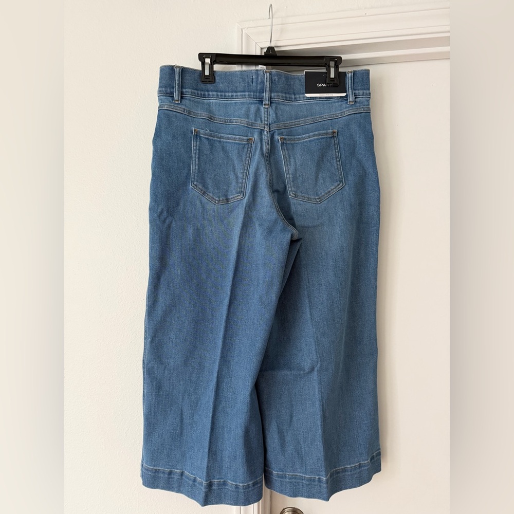 SPANX, New With Tags, 1X Petite (18/20)
Women's Wide Leg Stonewashed Blue Jeans - Picture 3 of 4